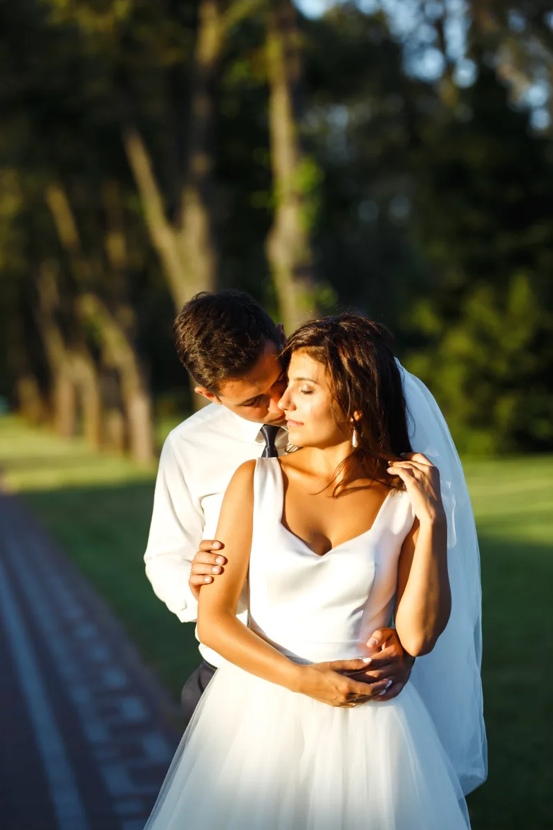 Mariage couple lumière dorée — photographe Perpignan