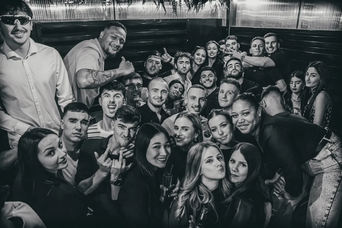 Soirée privée groupe noir et blanc — photographe Perpignan